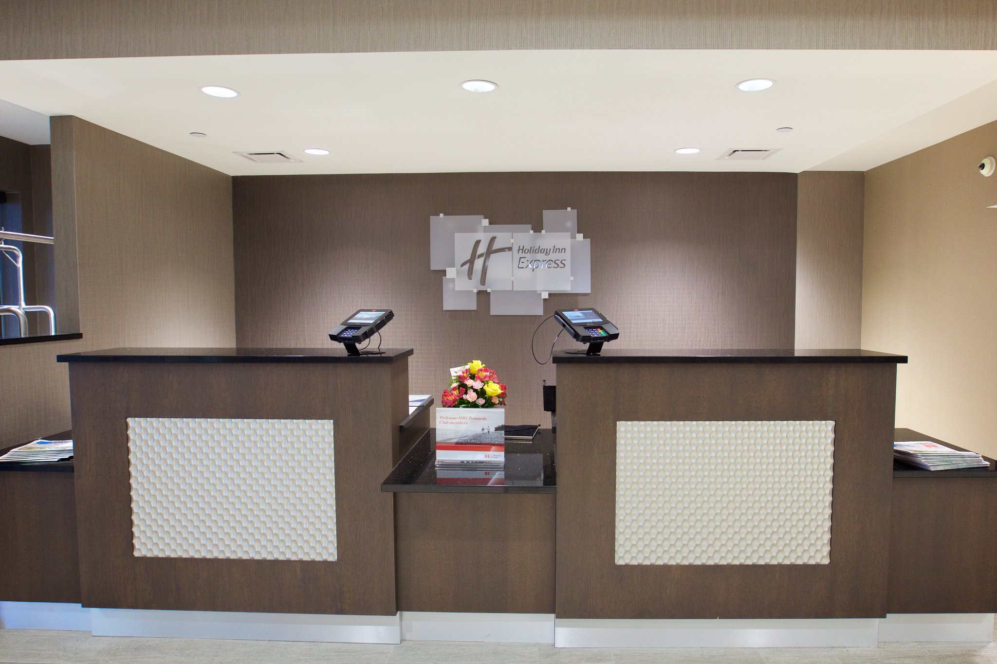 Holiday Inn Express Fargo SW  I-94 45th St