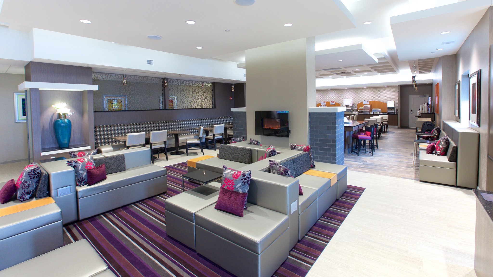 Holiday Inn Express Fargo SW  I-94 45th St