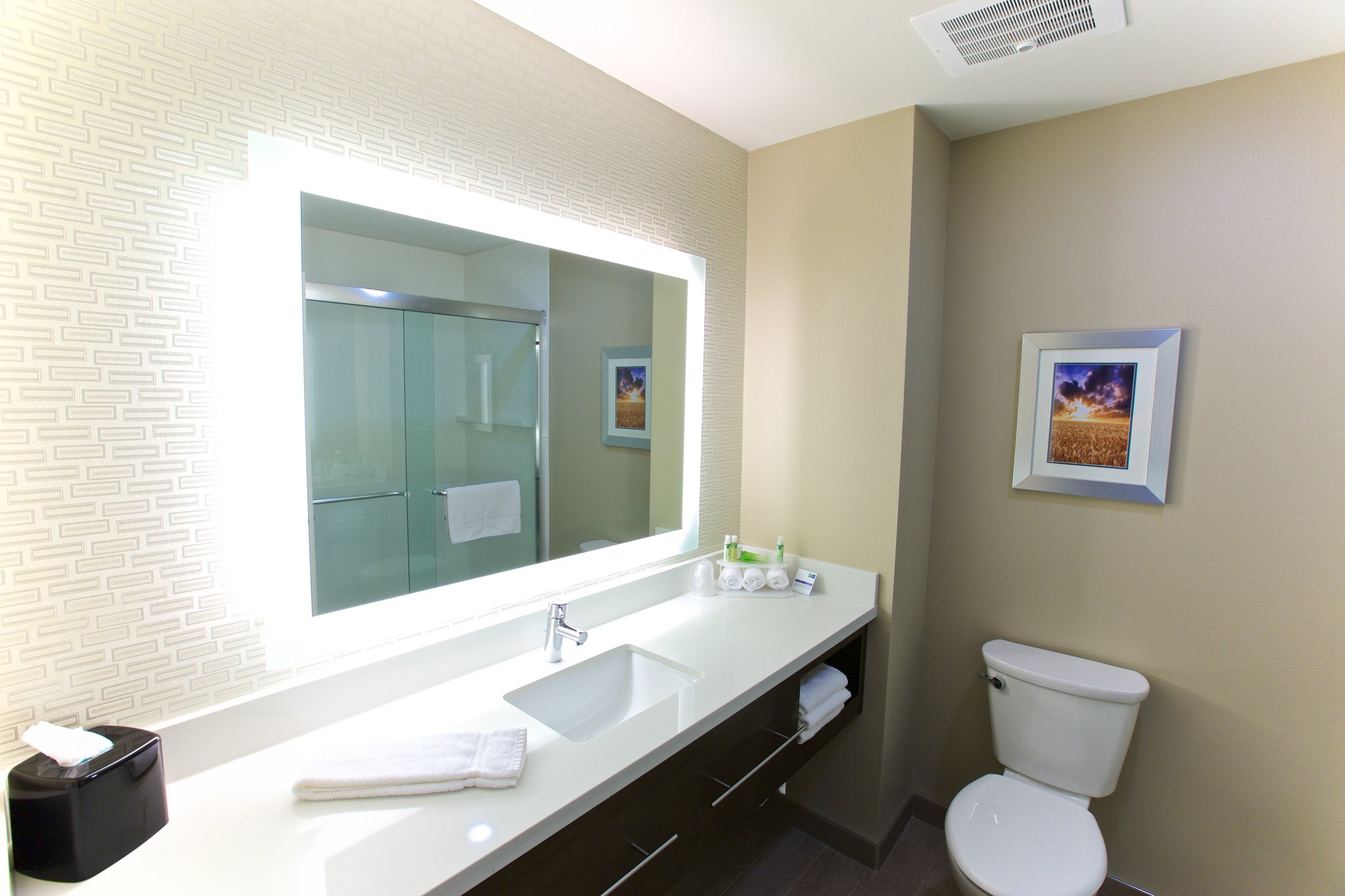 Holiday Inn Express Fargo SW  I-94 45th St