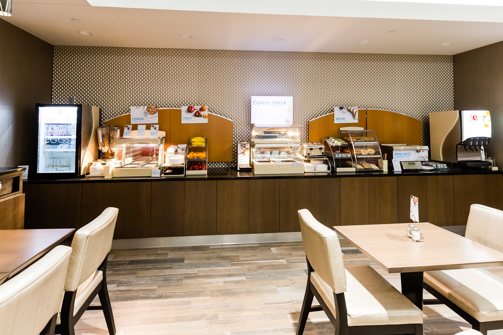Holiday Inn Express Fargo SW  I-94 45th St