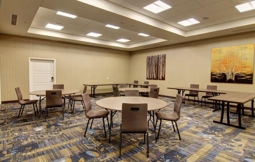 Holiday Inn Express Fargo SW  I-94 45th St