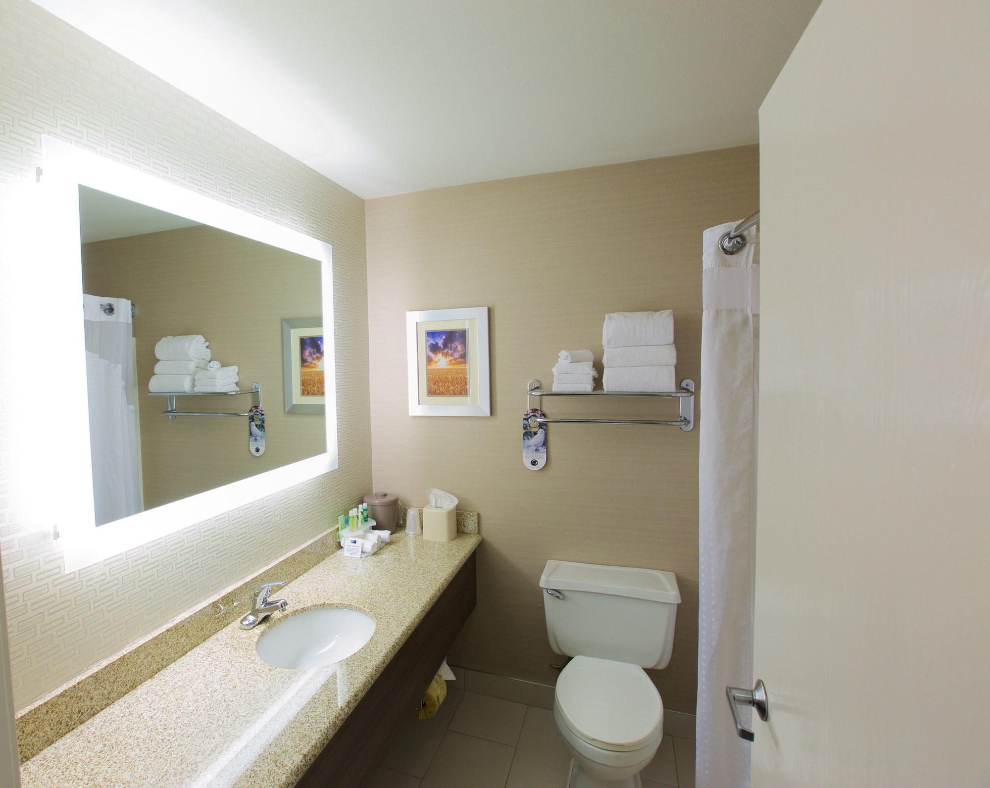 Holiday Inn Express Fargo - West Acres