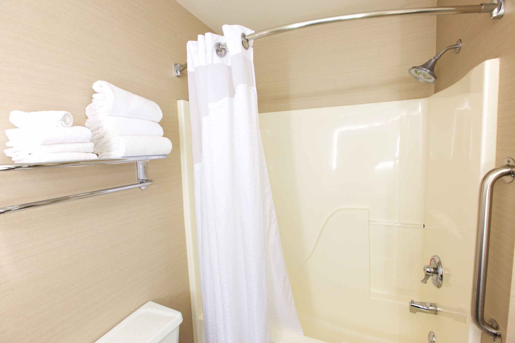 Holiday Inn Express Fargo - West Acres