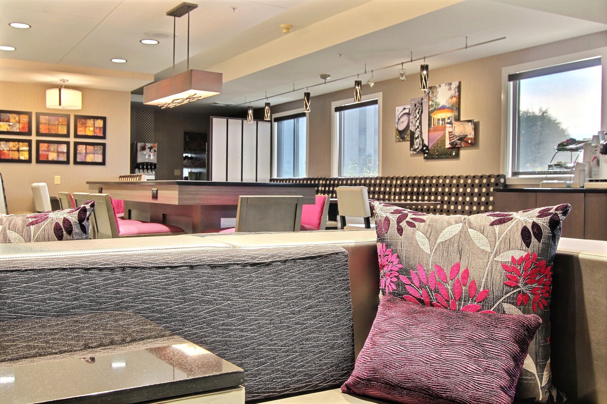 Holiday Inn Express Fargo - West Acres