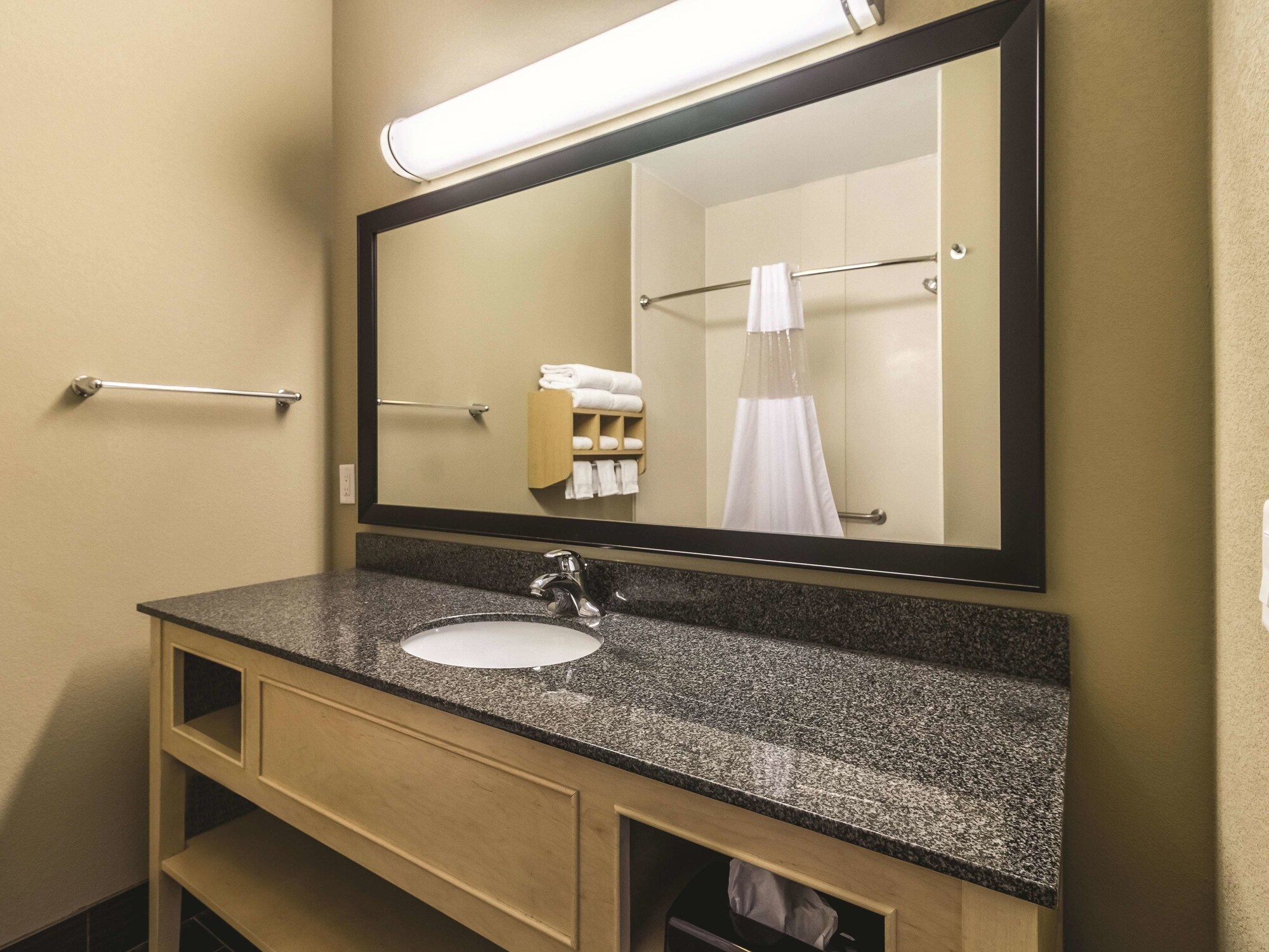 La Quinta Inn & Suites by Wyndham Fargo-Medical Center