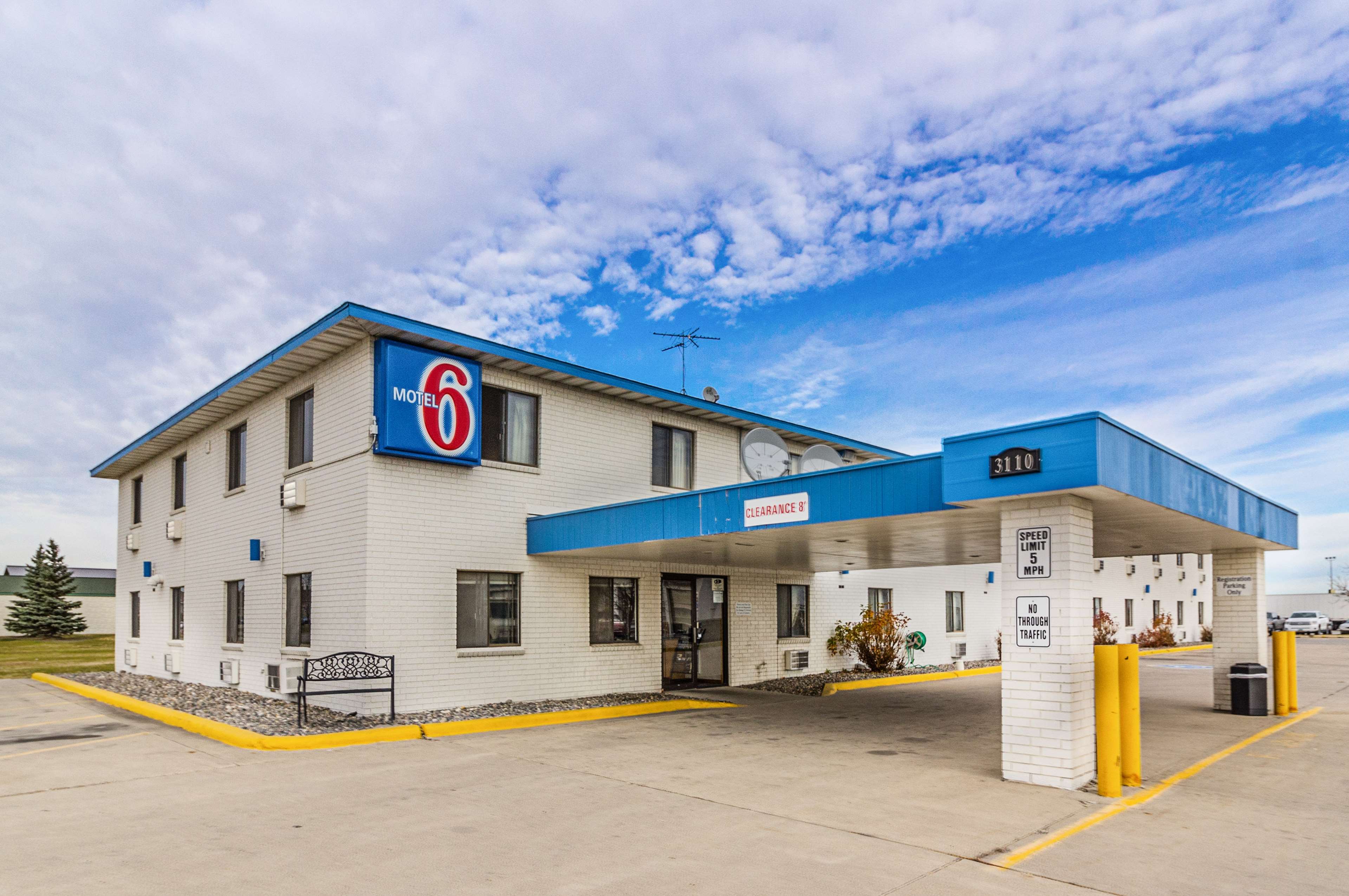 Motel 6 Fargo- South