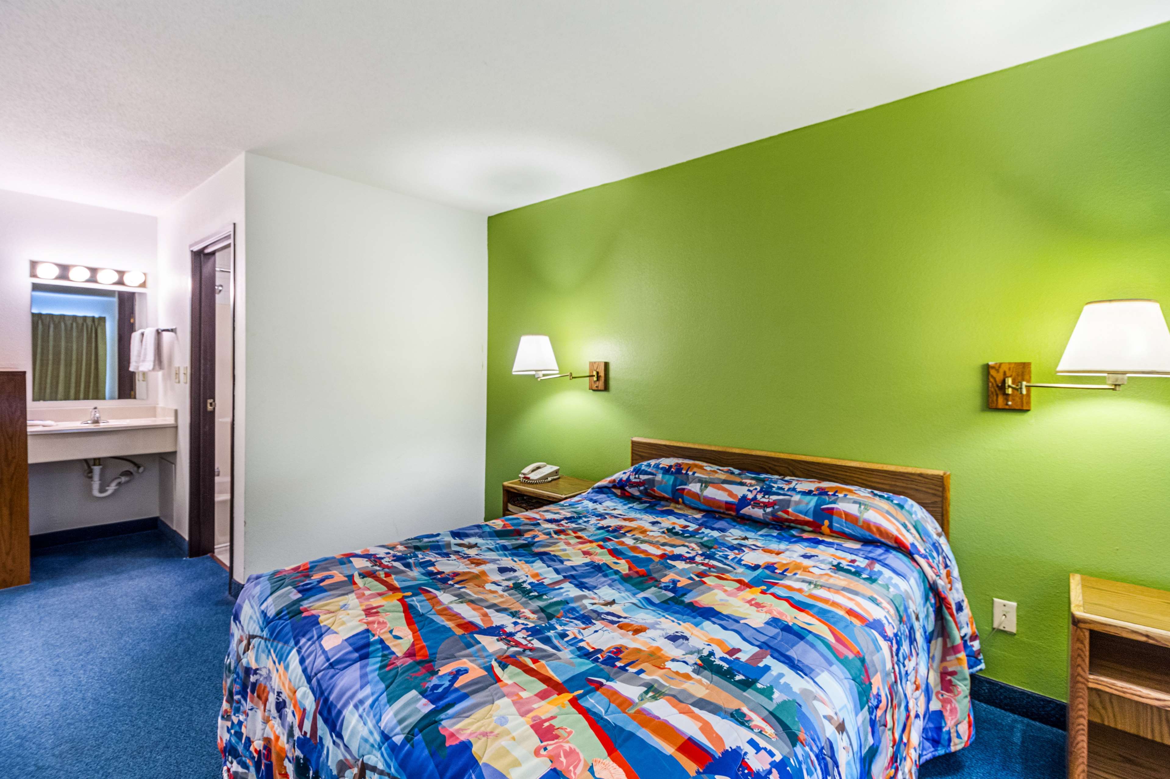 Motel 6 Fargo- South