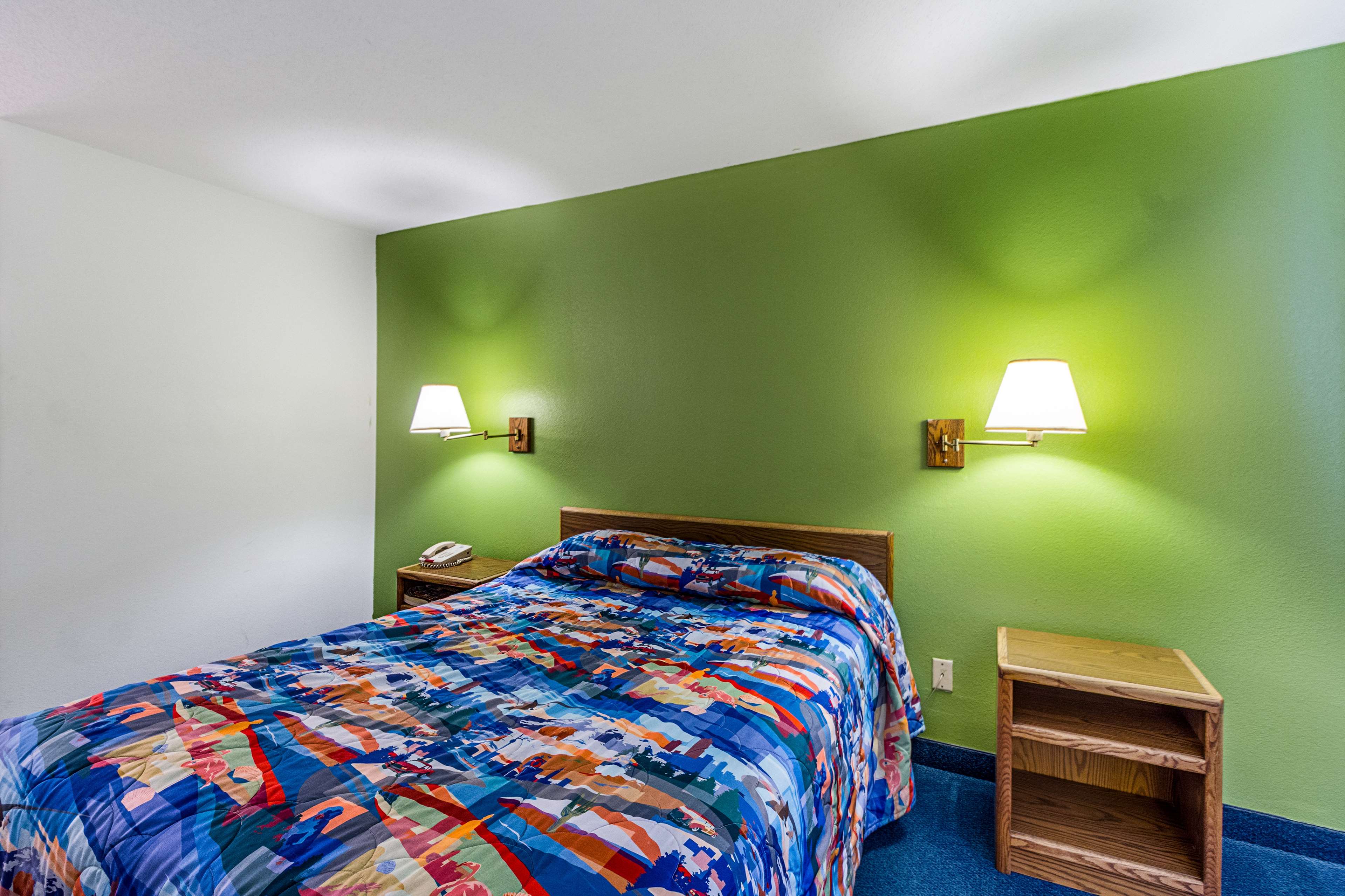 Motel 6 Fargo- South