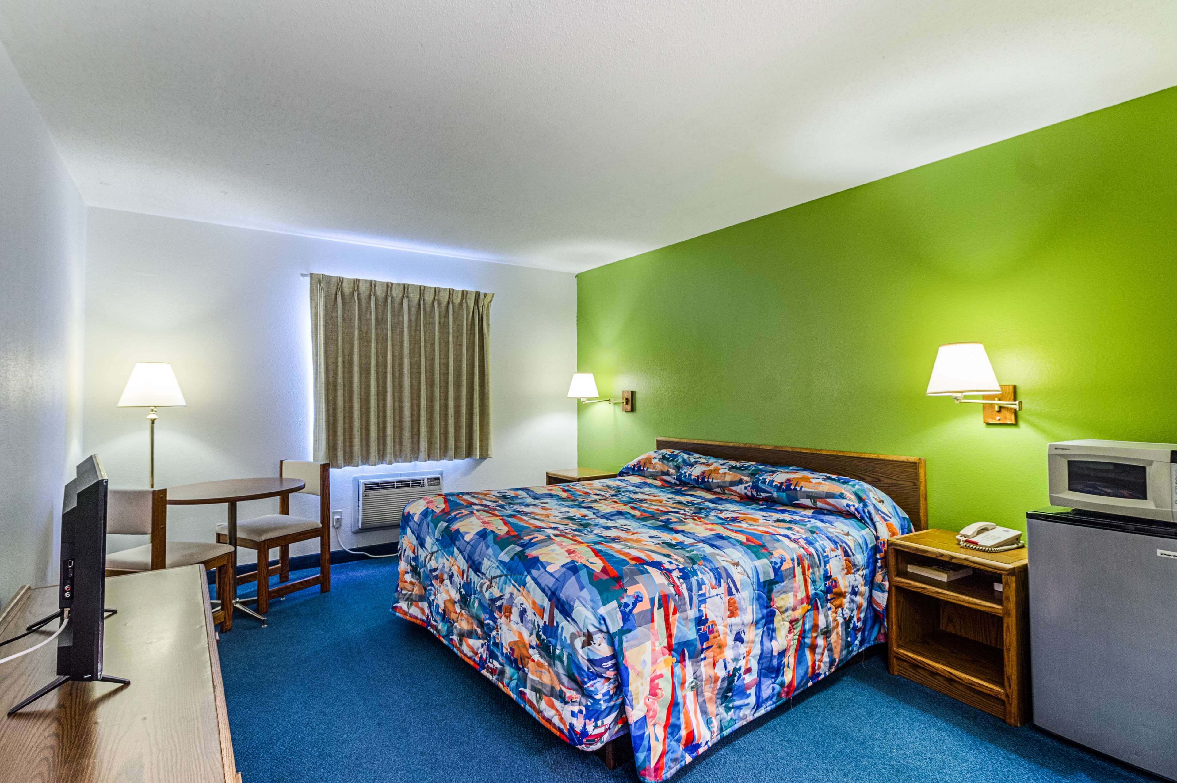 Motel 6 Fargo- South