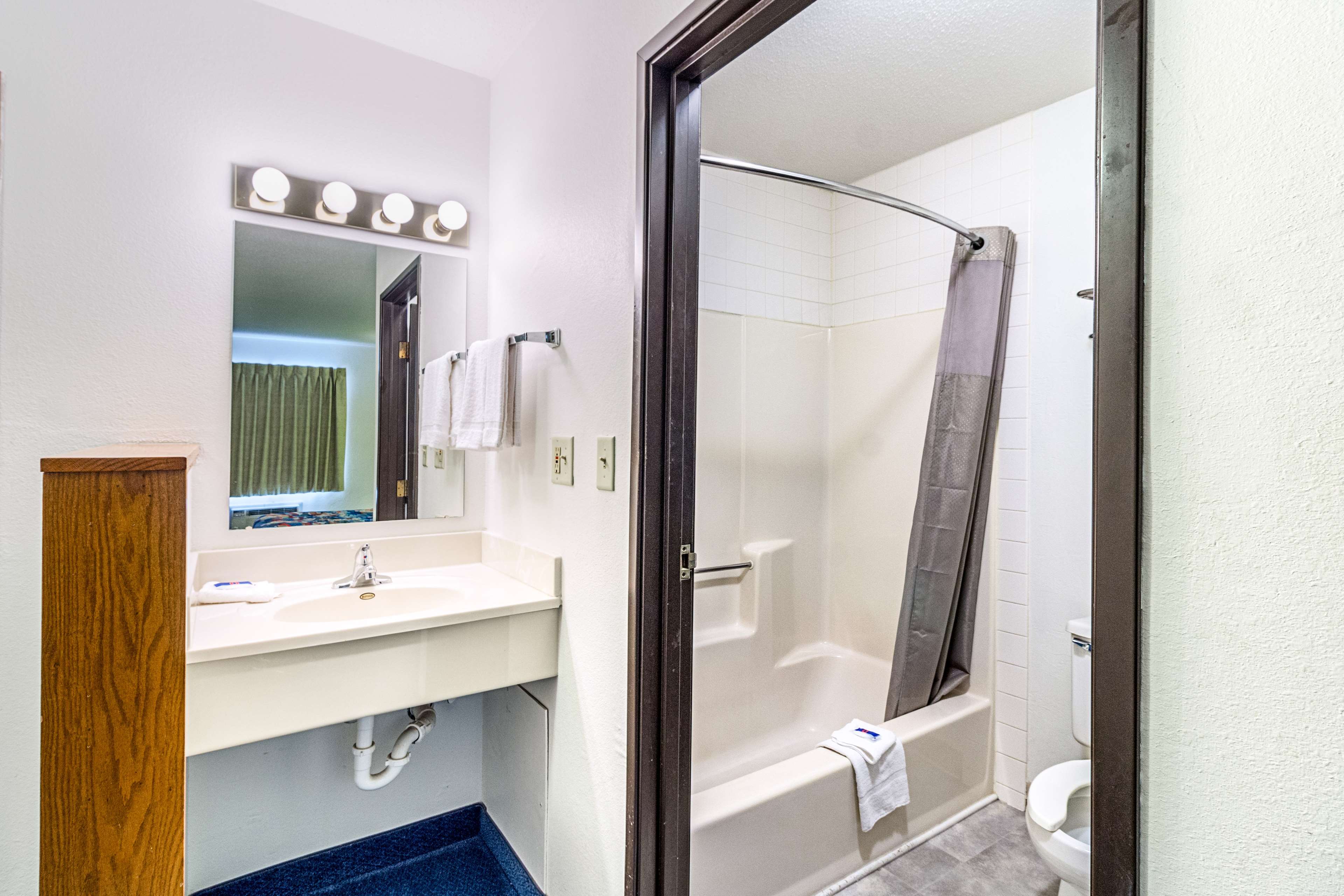 Motel 6 Fargo- South