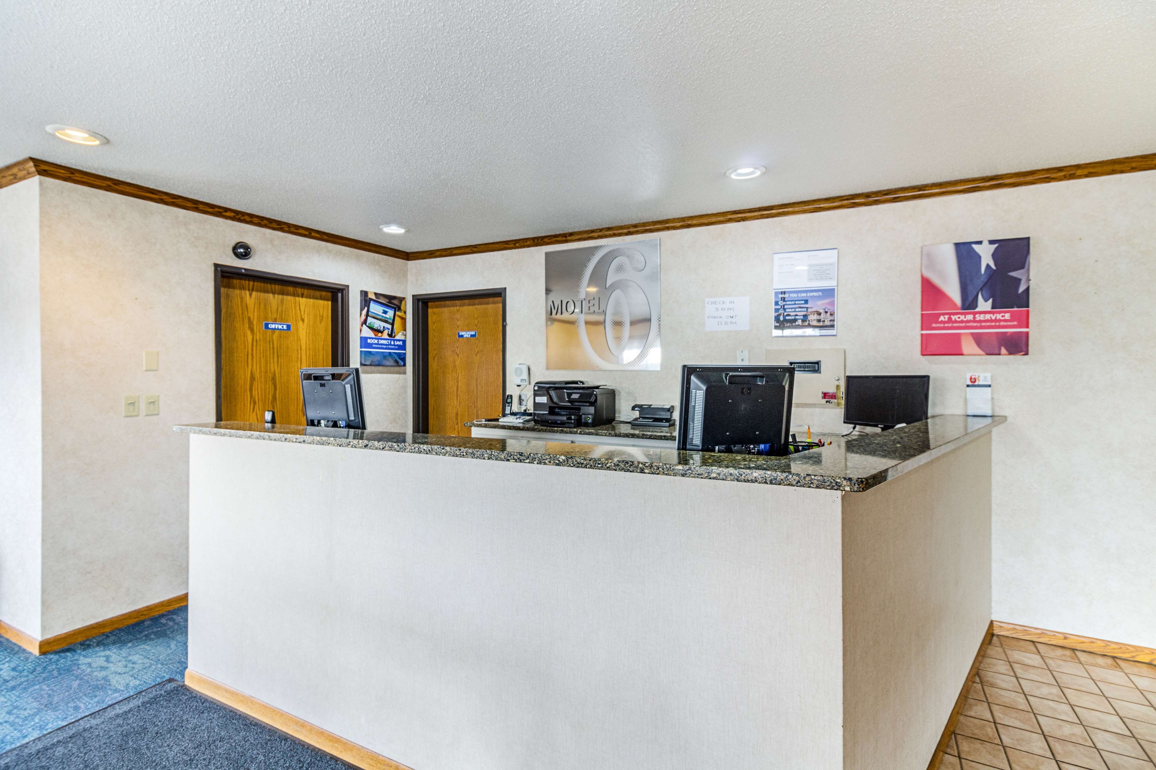Motel 6 Fargo- South