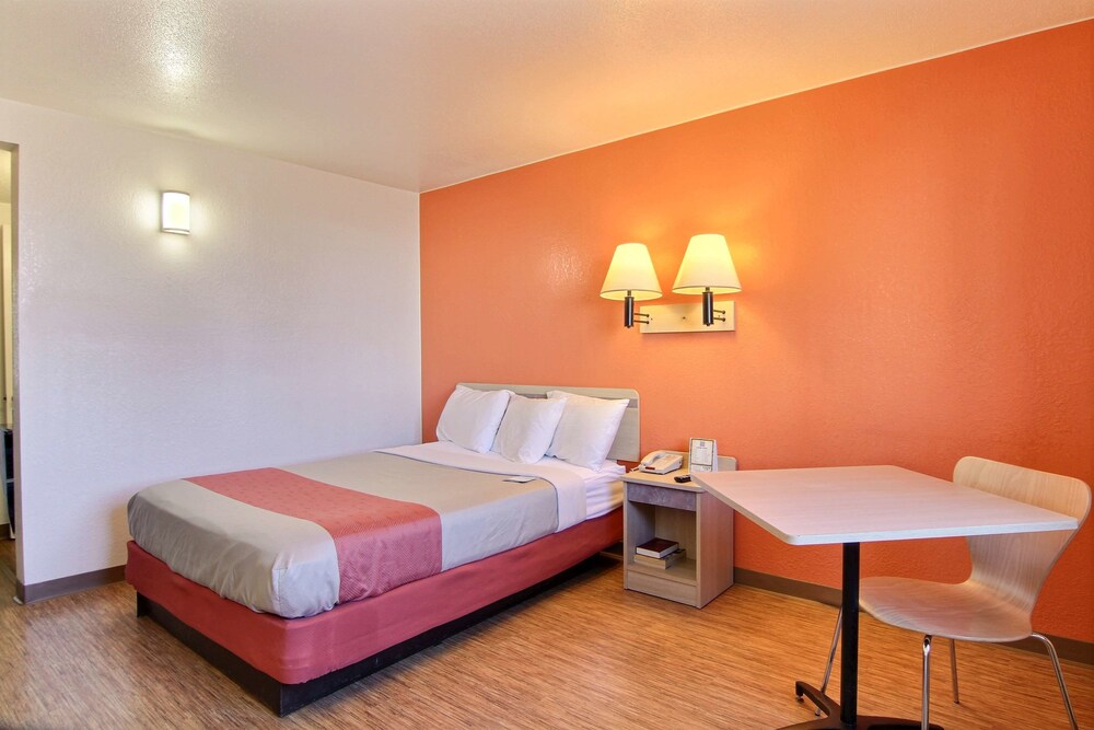 Motel 6 Fargo