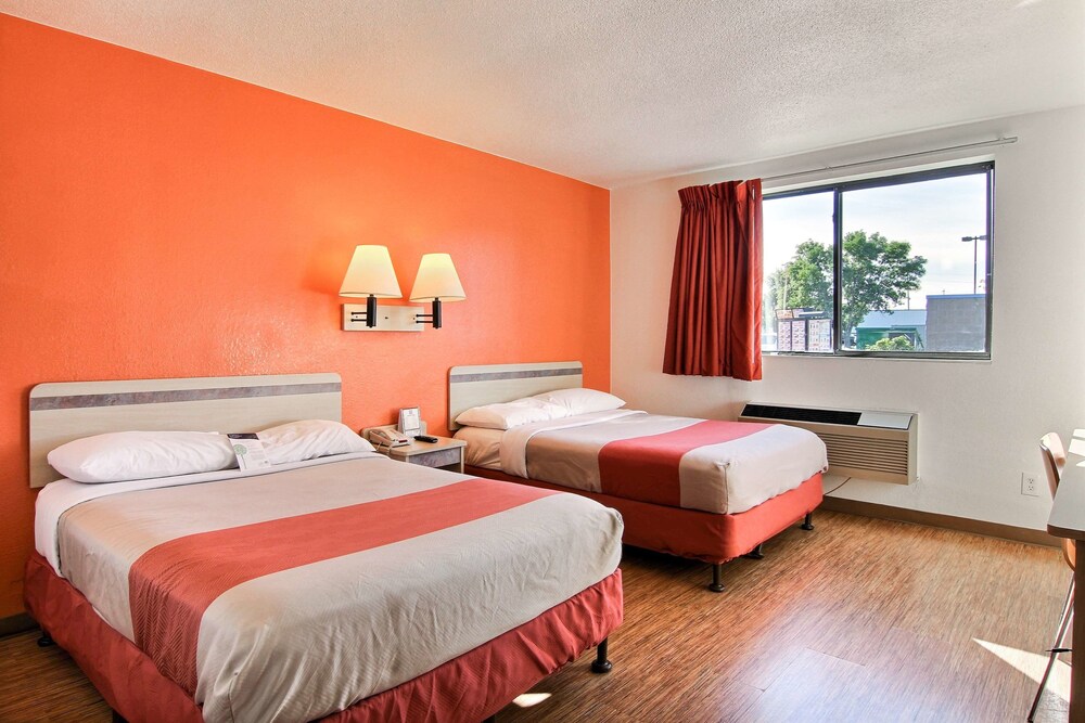 Motel 6 Fargo