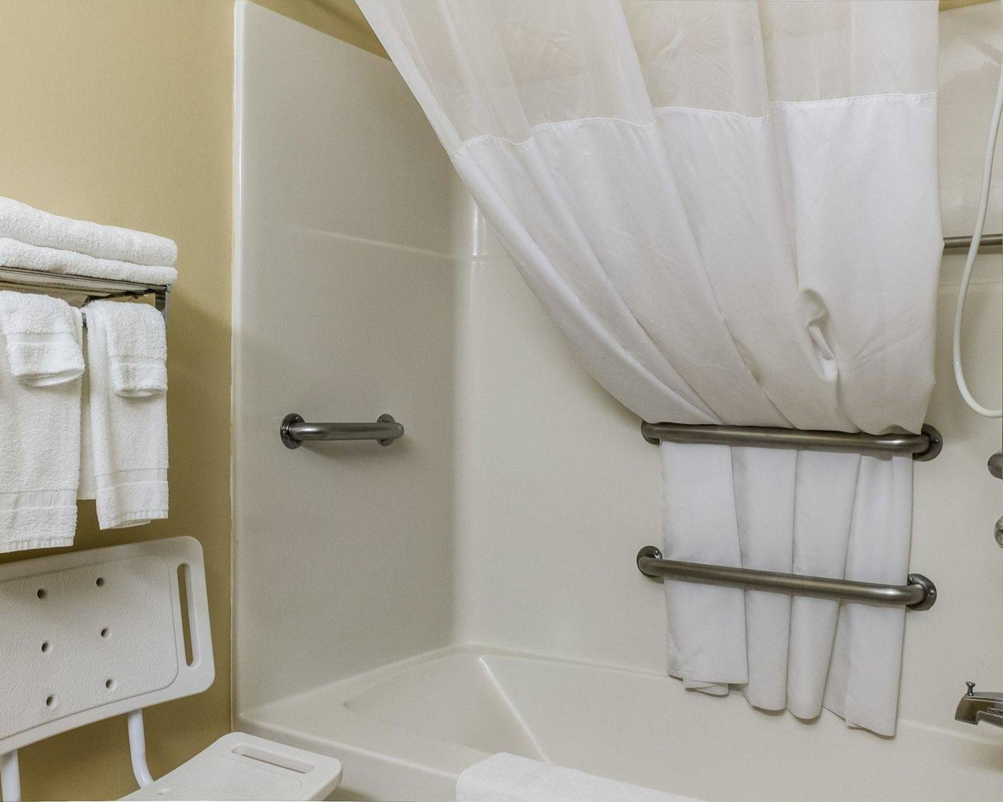 Quality Suites Fargo