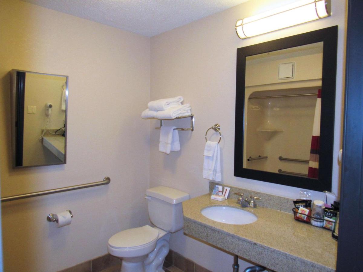 Red Roof Inn Fargo