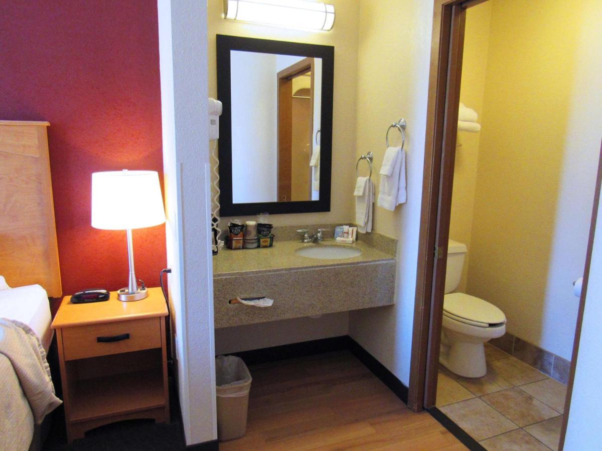 Red Roof Inn Fargo