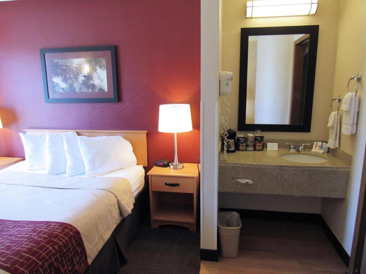 Red Roof Inn Fargo