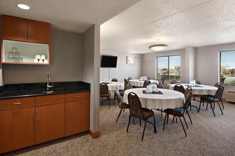 Wingate by Wyndham Fargo