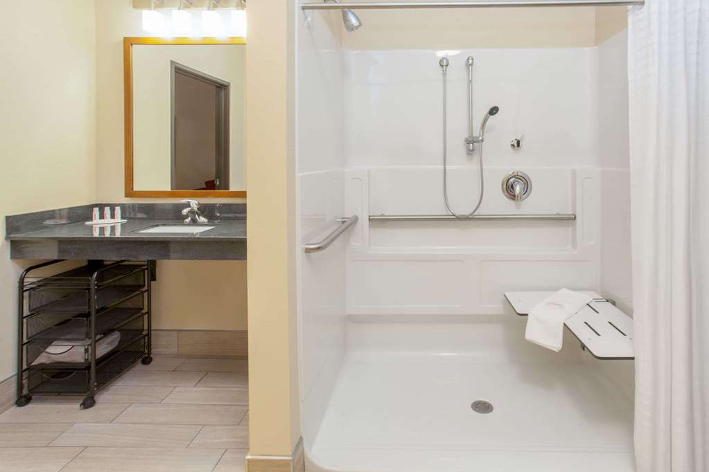 Baymont by Wyndham Grand Forks