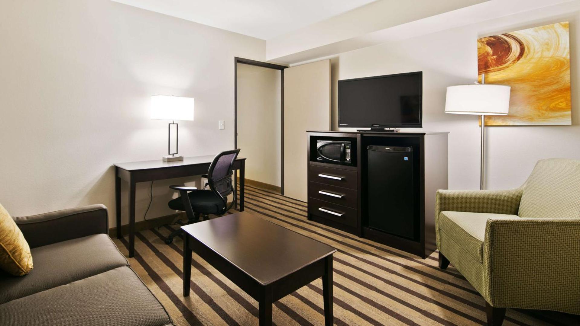 Best Western Harvest Inn & Suites