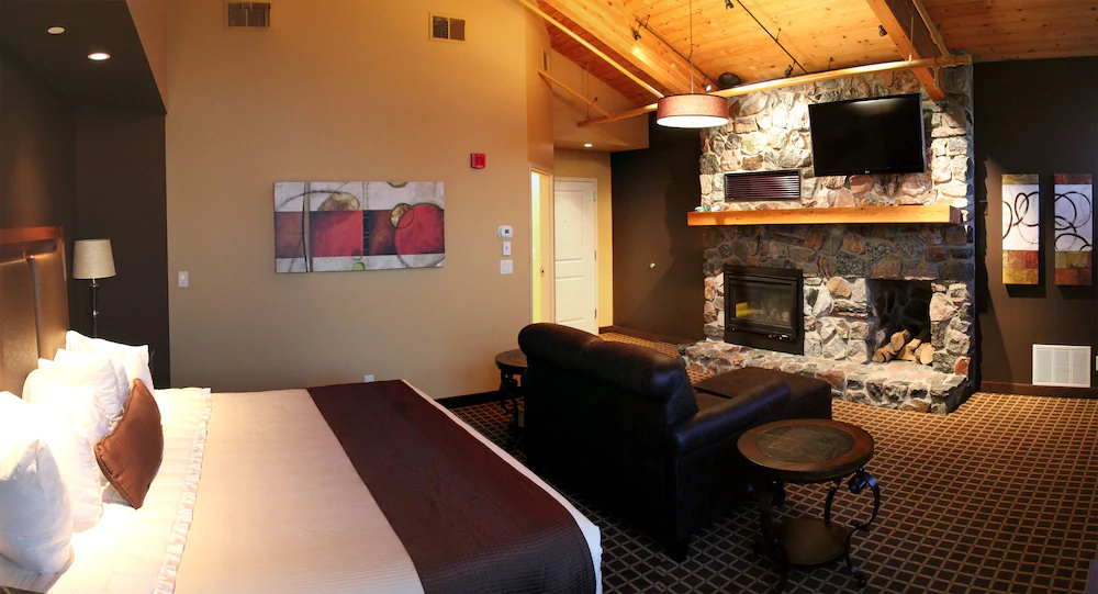 C'mon Inn Hotel & Suites