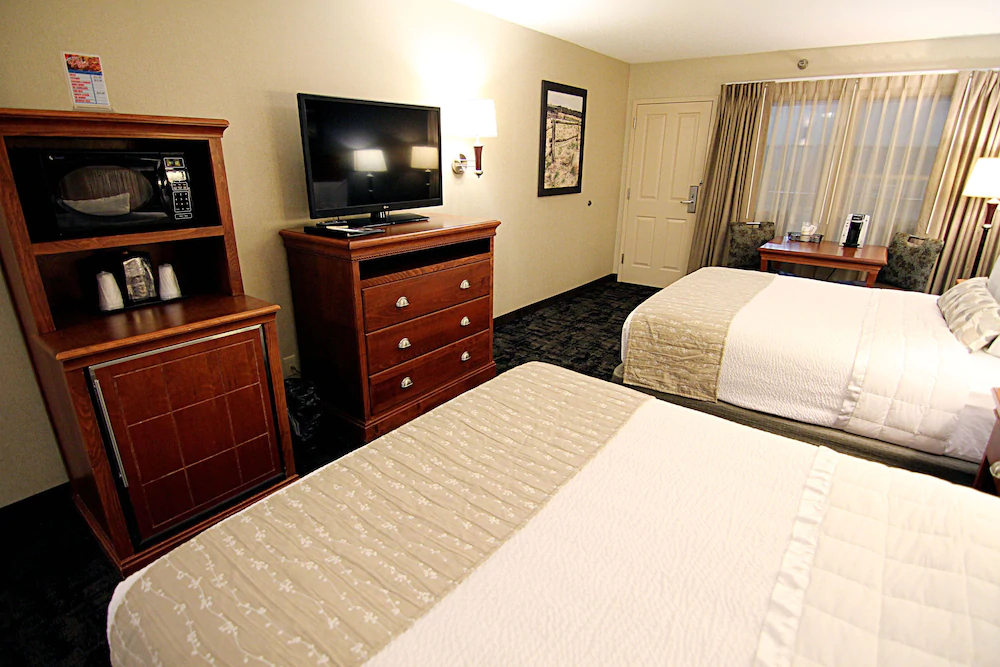 C'mon Inn Hotel & Suites