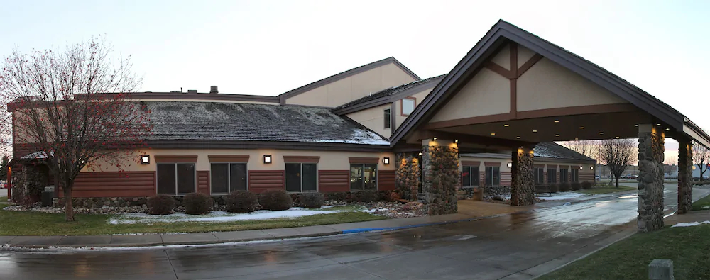C'mon Inn Hotel & Suites