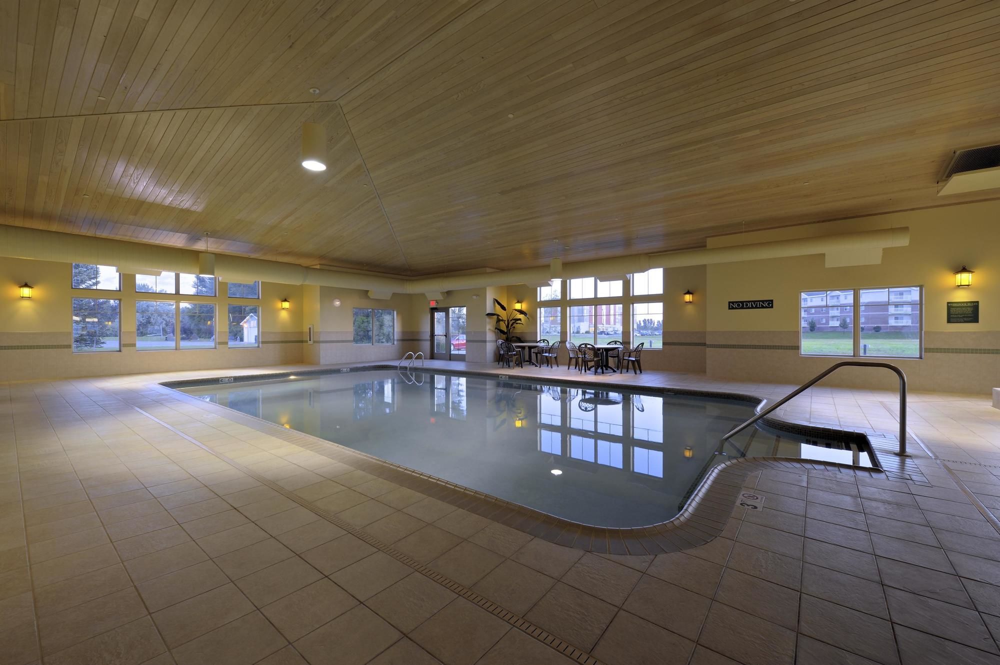 Country Inn & Suites by Radisson, Grand Forks, ND