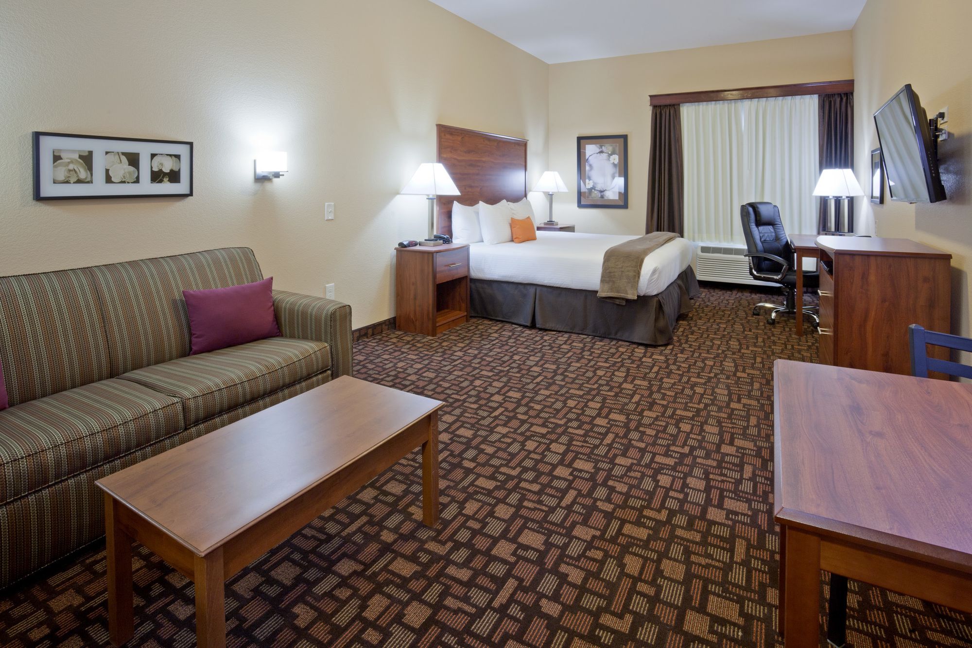 Grand Forks Lodge And Suites