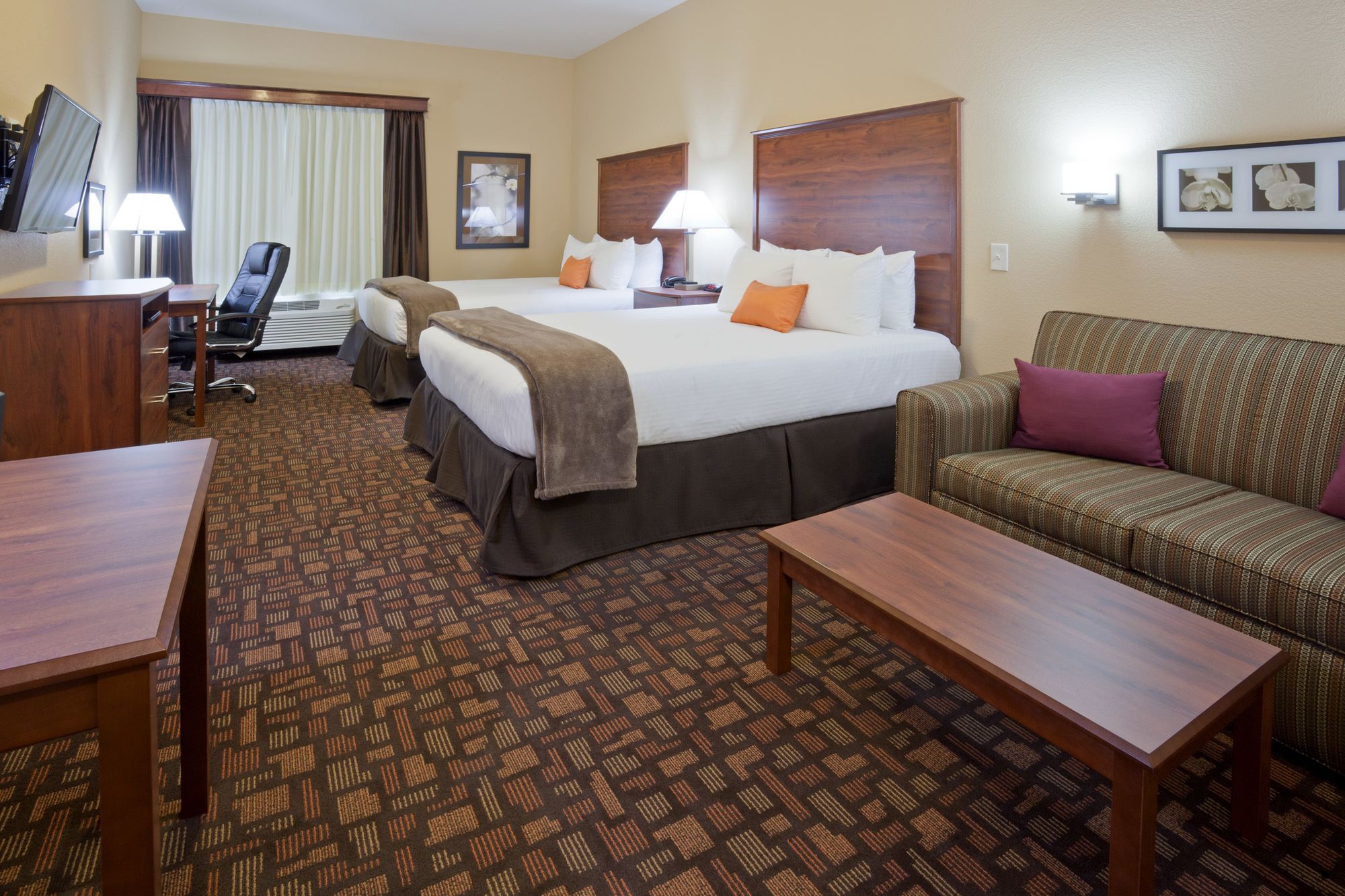 Grand Forks Lodge And Suites