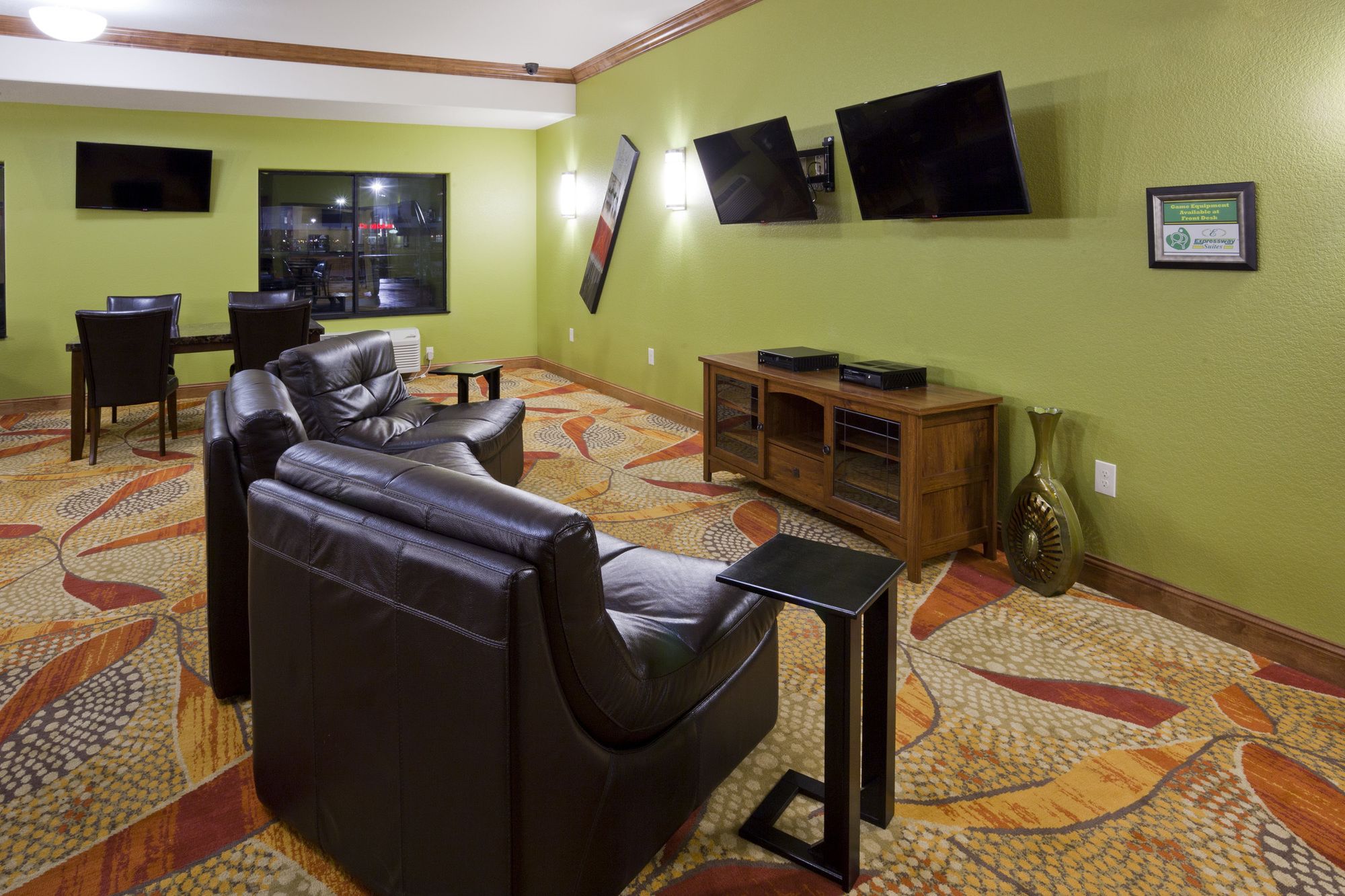 Grand Forks Lodge And Suites