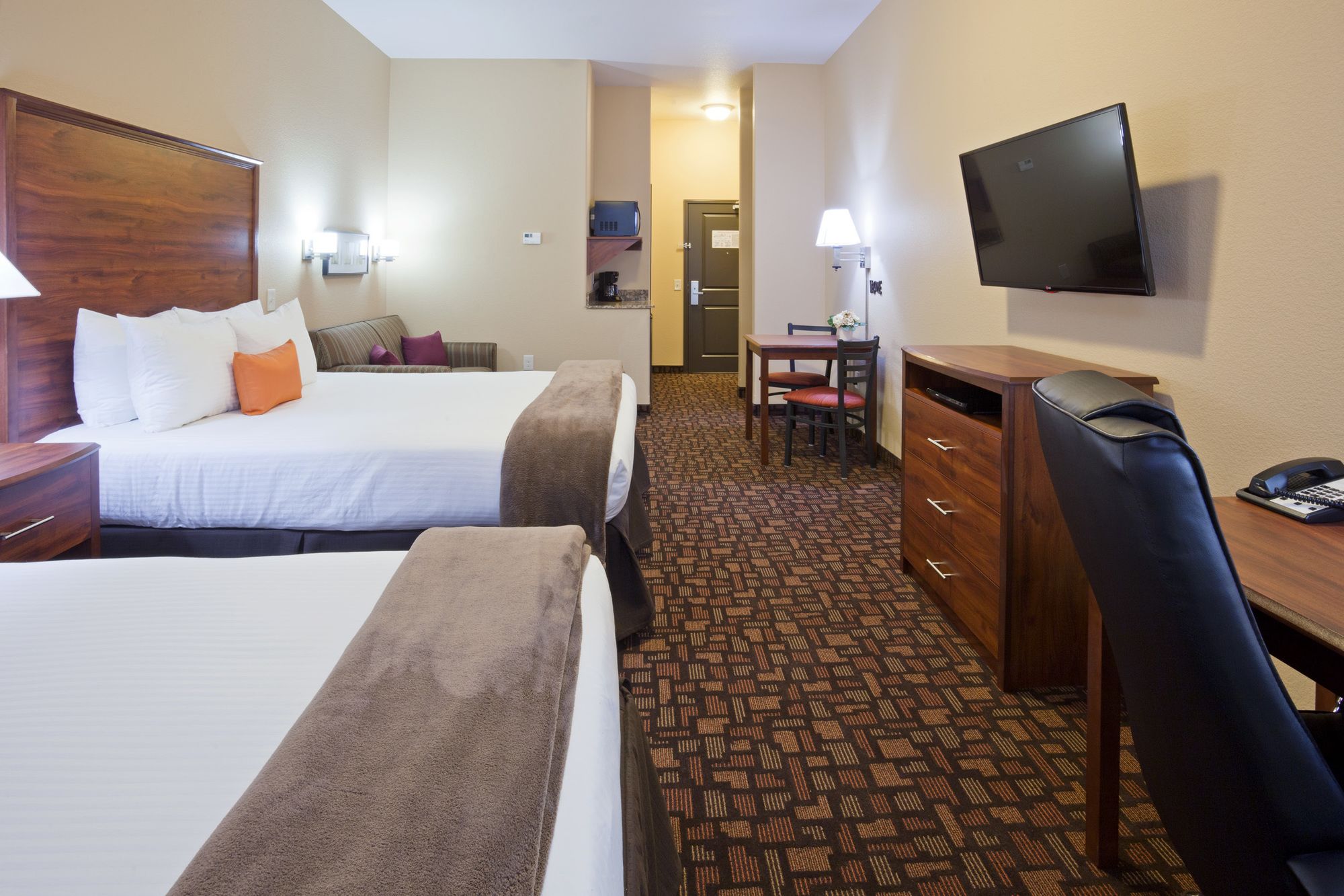 Grand Forks Lodge And Suites
