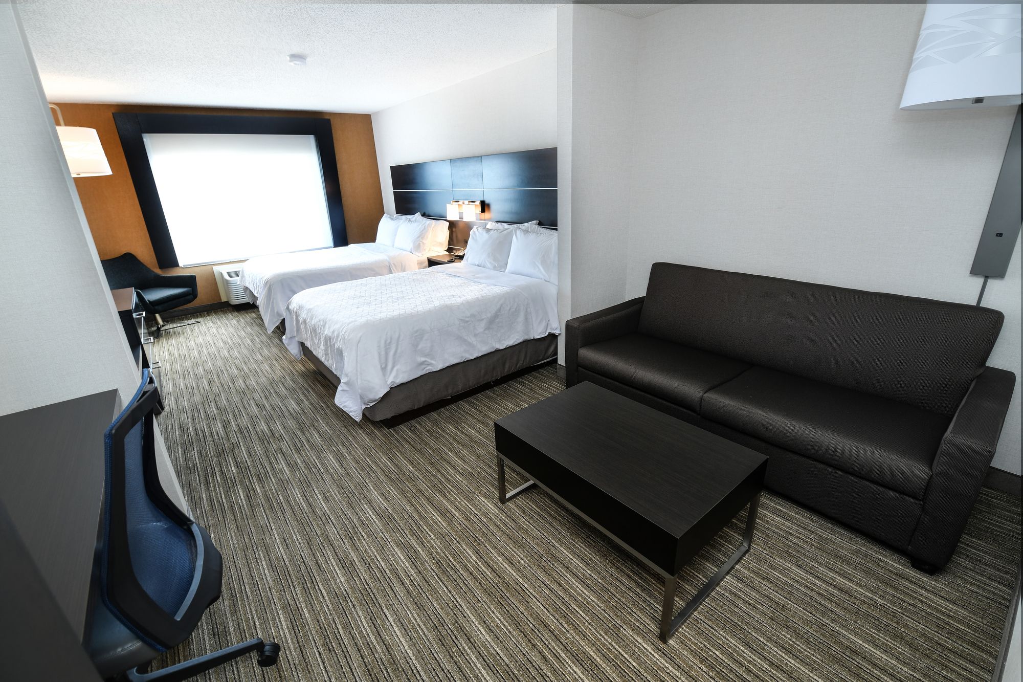 Holiday Inn Express & Suites Grand Forks