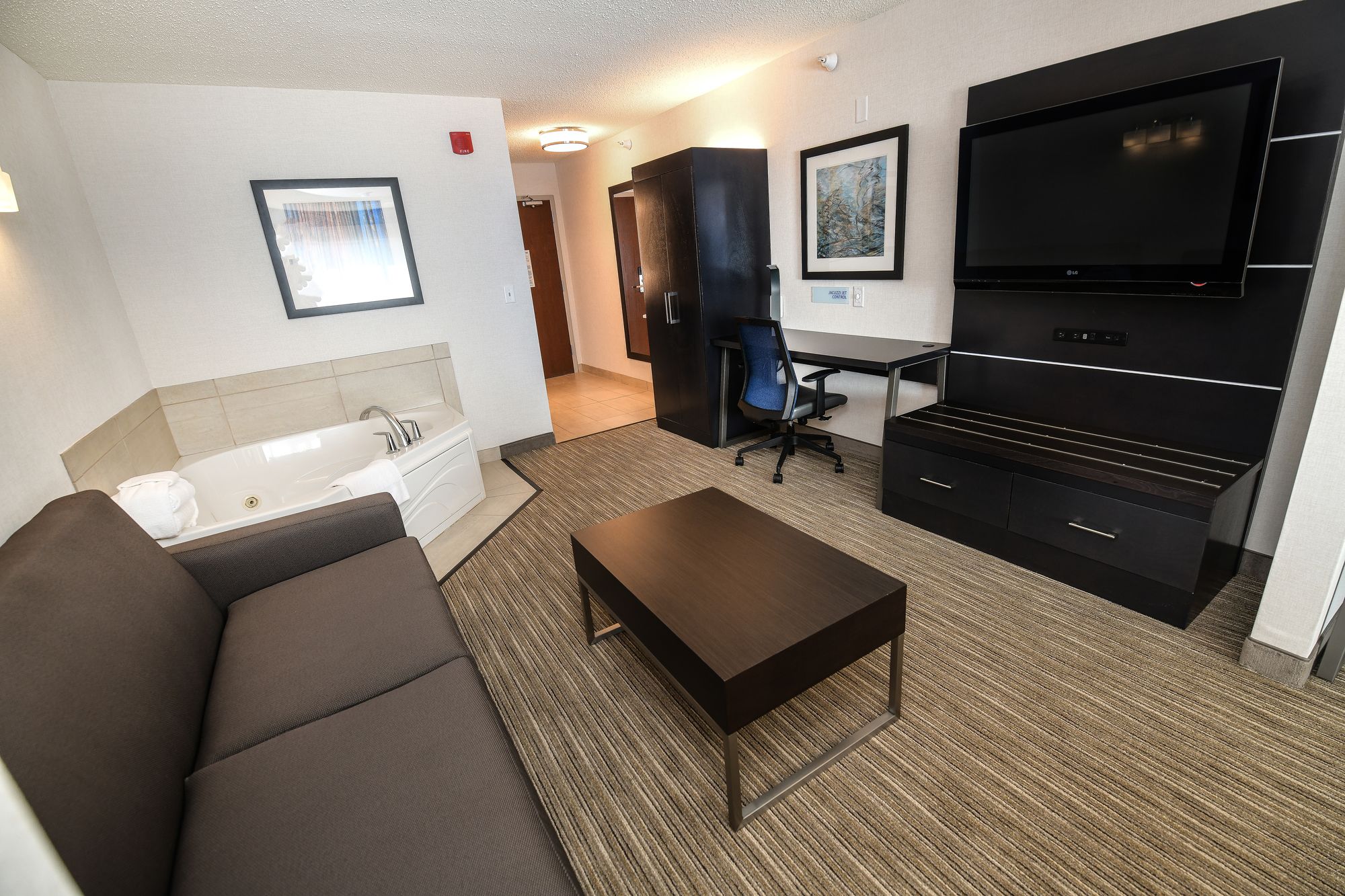 Holiday Inn Express & Suites Grand Forks