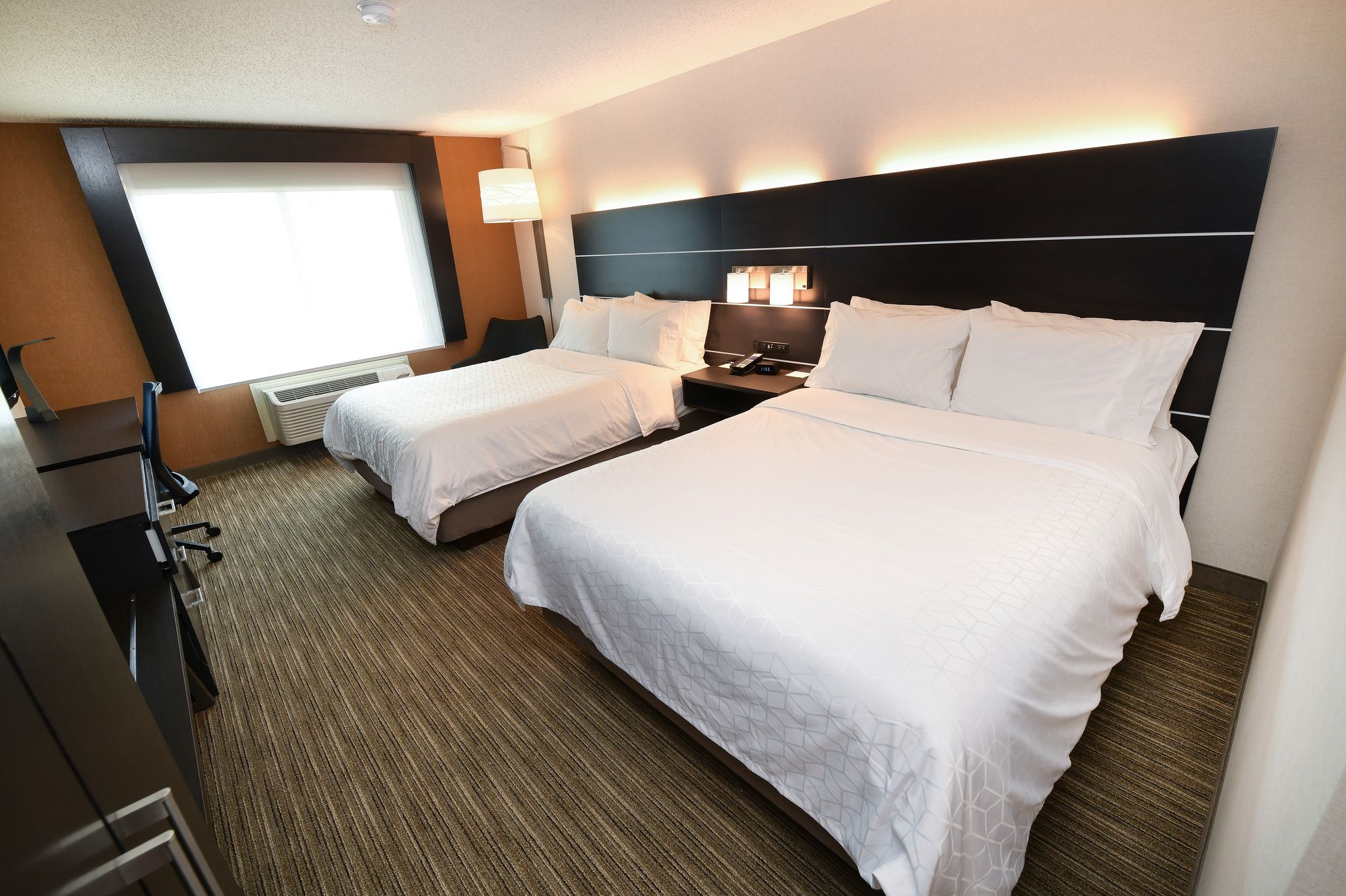 Holiday Inn Express & Suites Grand Forks