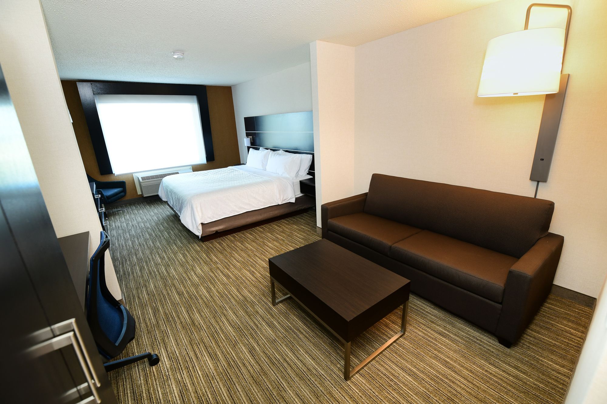 Holiday Inn Express & Suites Grand Forks