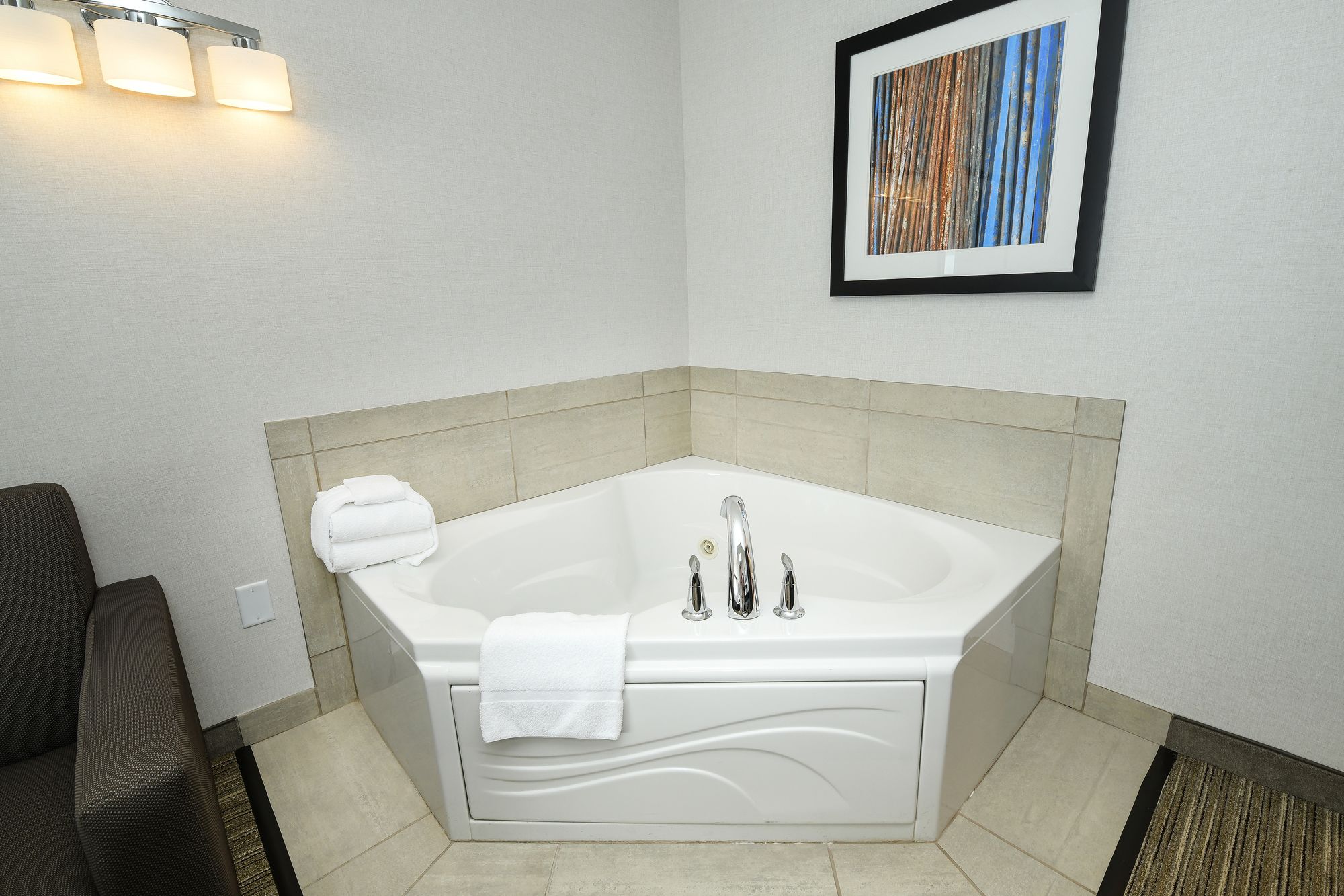 Holiday Inn Express & Suites Grand Forks