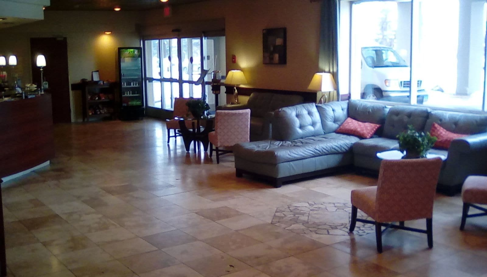 Grand Forks Inn & Suites