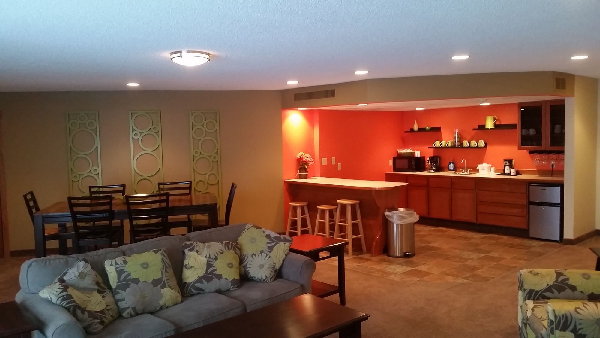 Grand Forks Inn & Suites