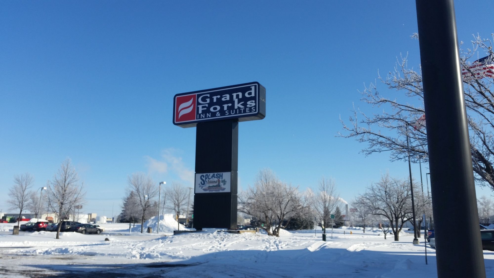 Grand Forks Inn & Suites