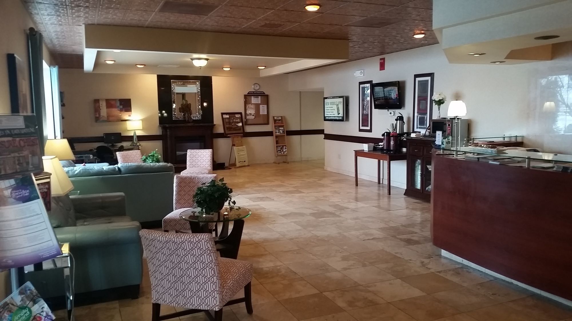 Grand Forks Inn & Suites
