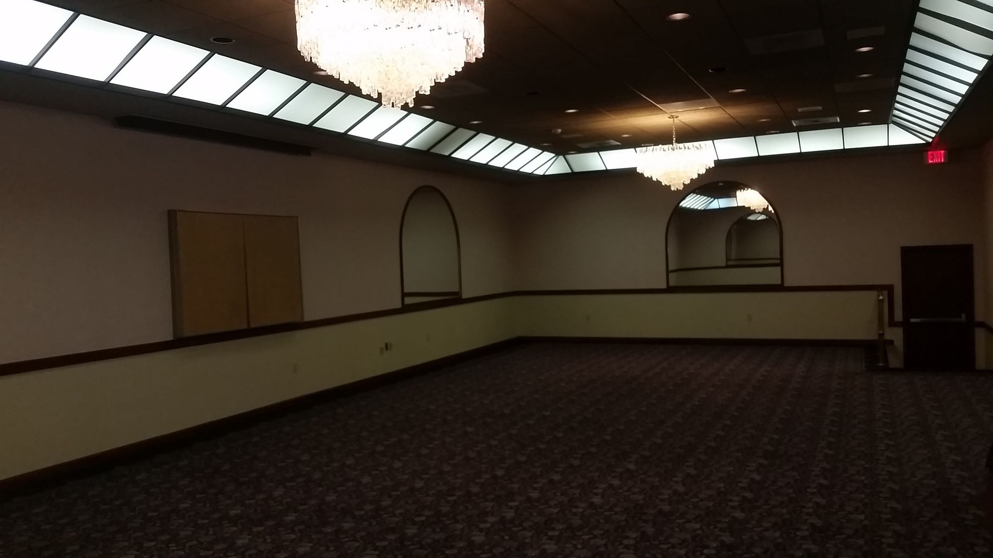 Grand Forks Inn & Suites