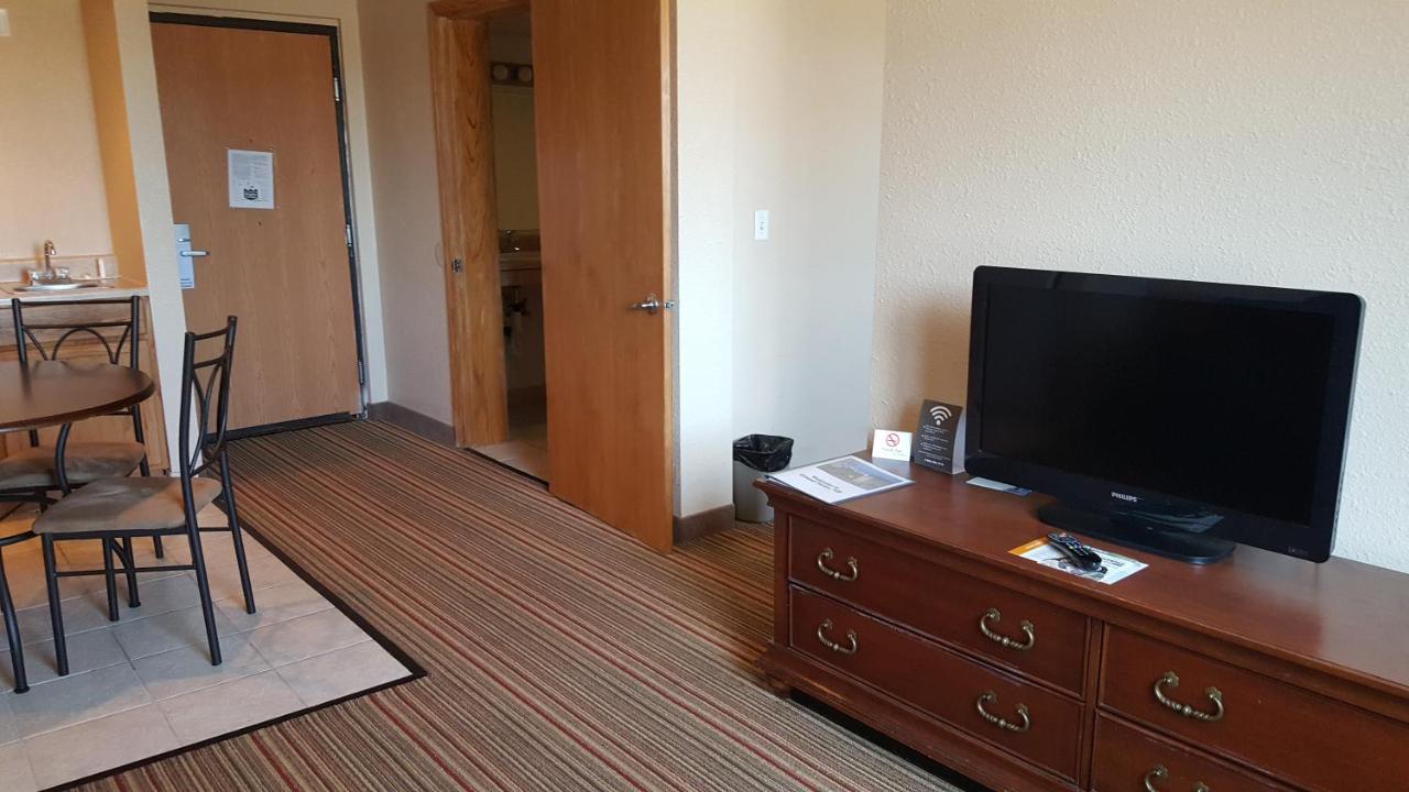 Knights Inn And Suites Grand Forks