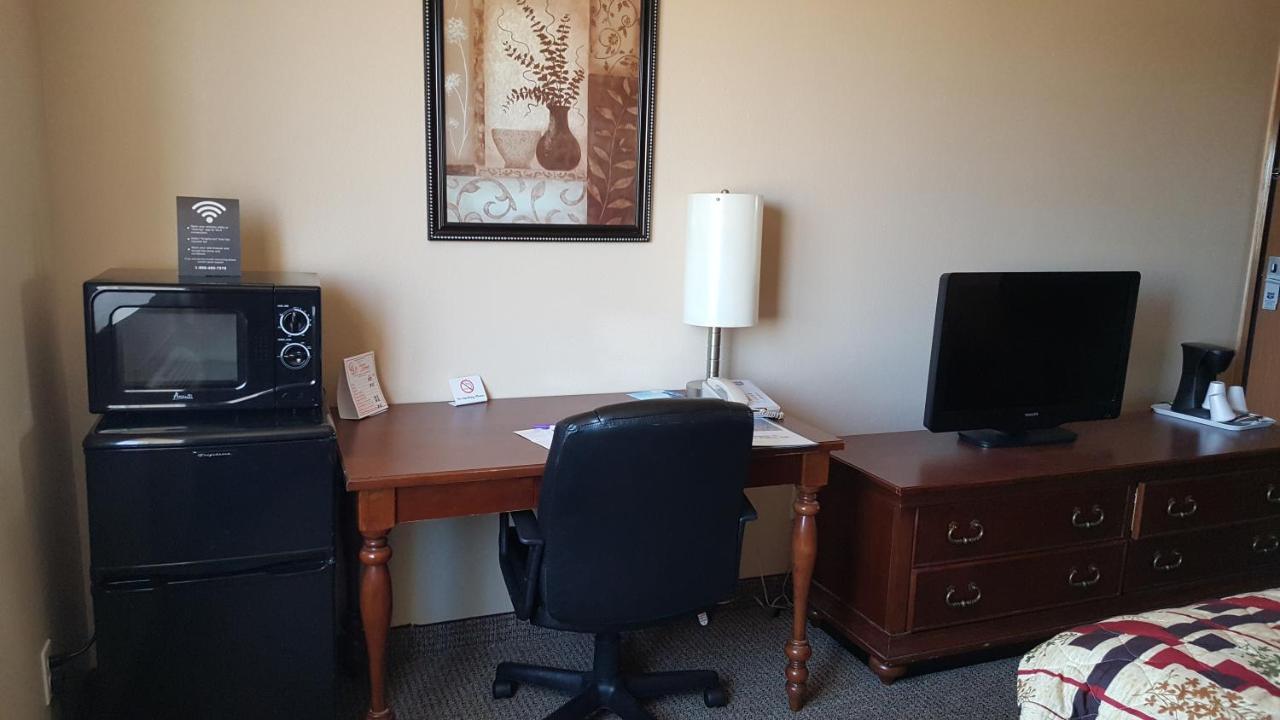 Knights Inn And Suites Grand Forks