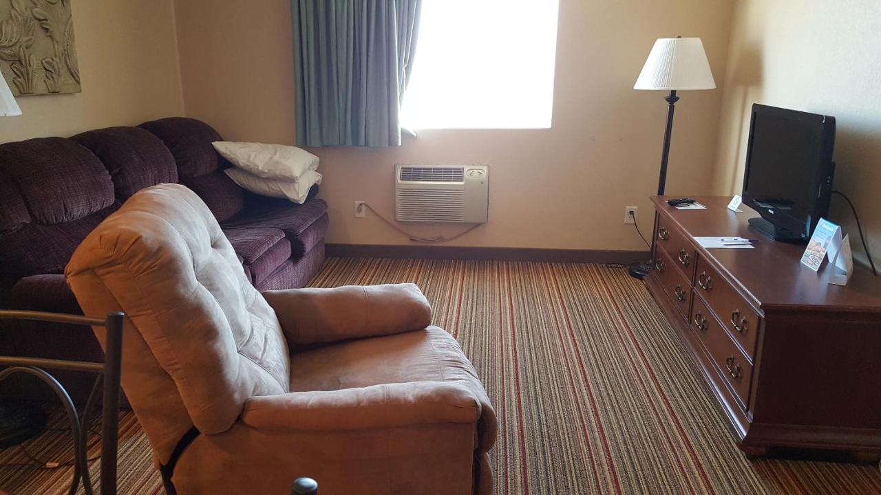Knights Inn And Suites Grand Forks
