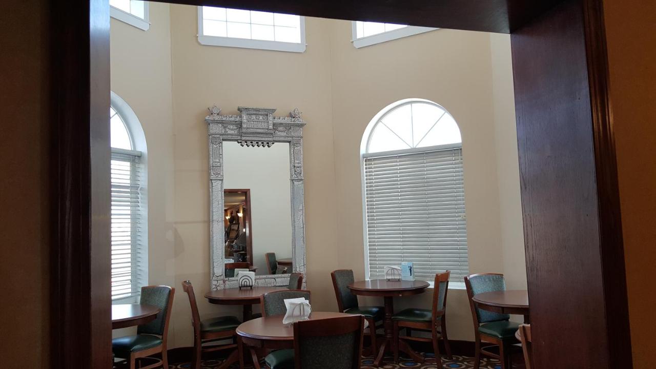 Knights Inn And Suites Grand Forks