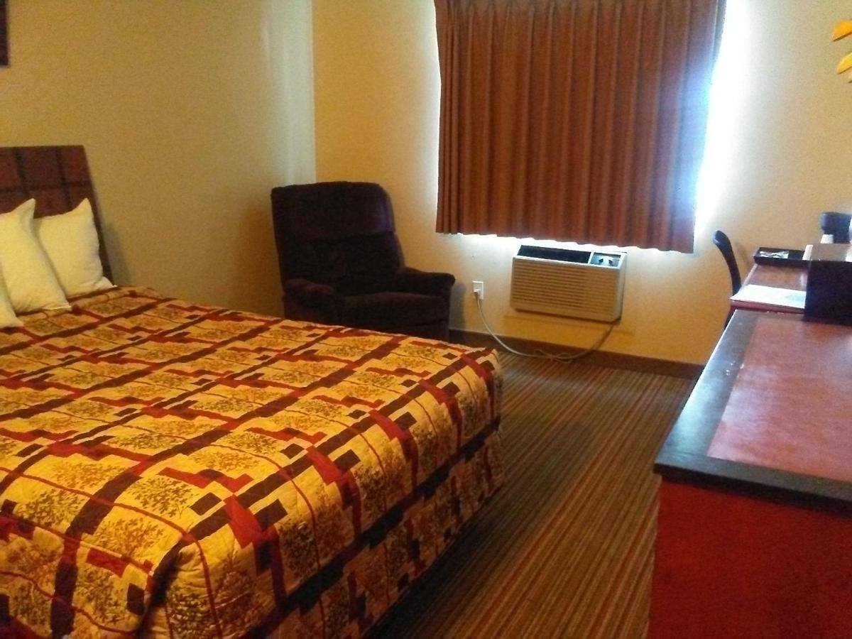 Knights Inn And Suites Grand Forks