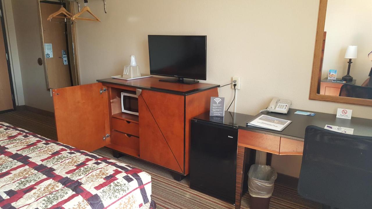 Knights Inn And Suites Grand Forks
