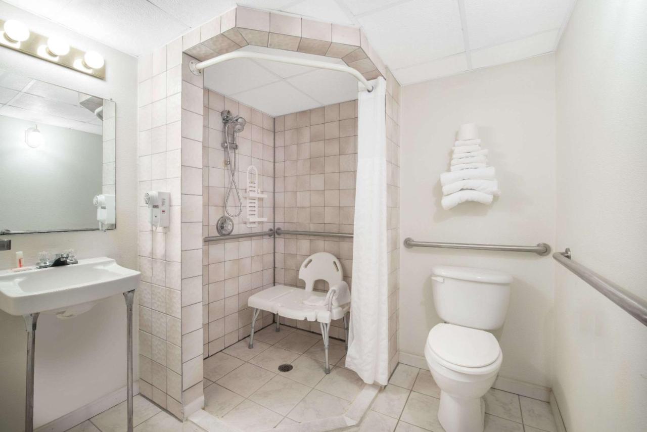 Knights Inn And Suites Grand Forks