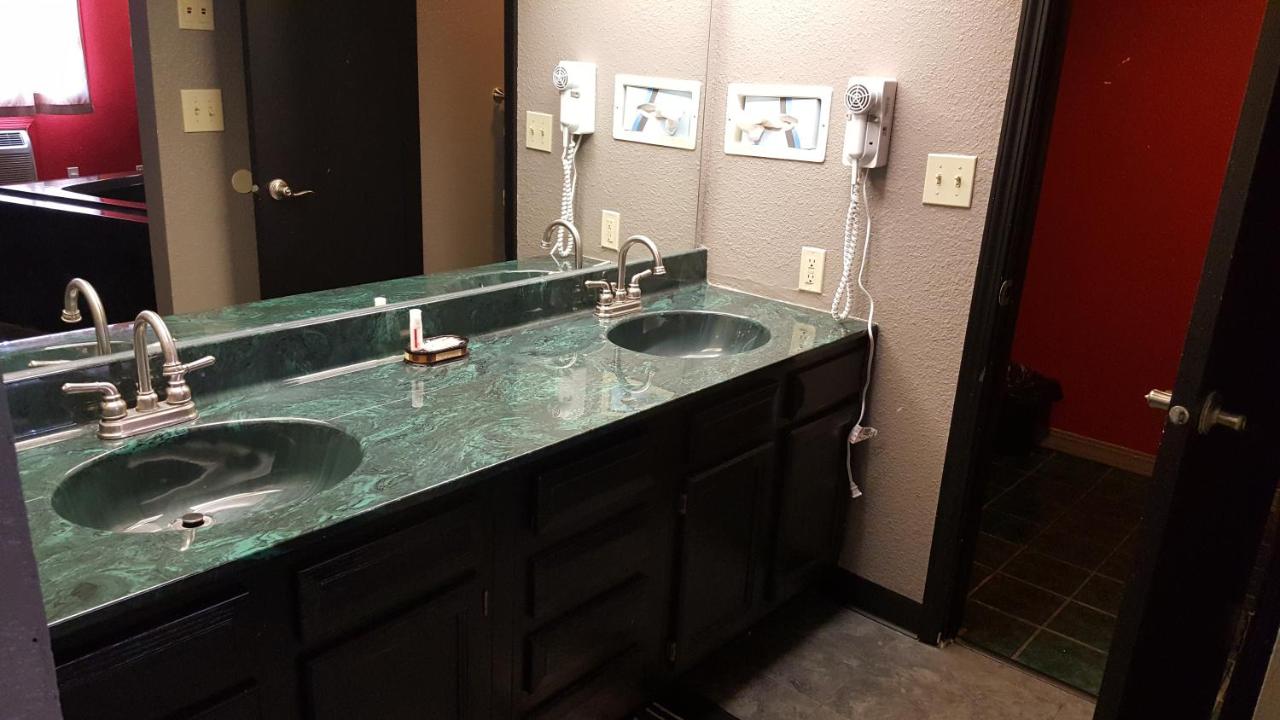 Knights Inn And Suites Grand Forks